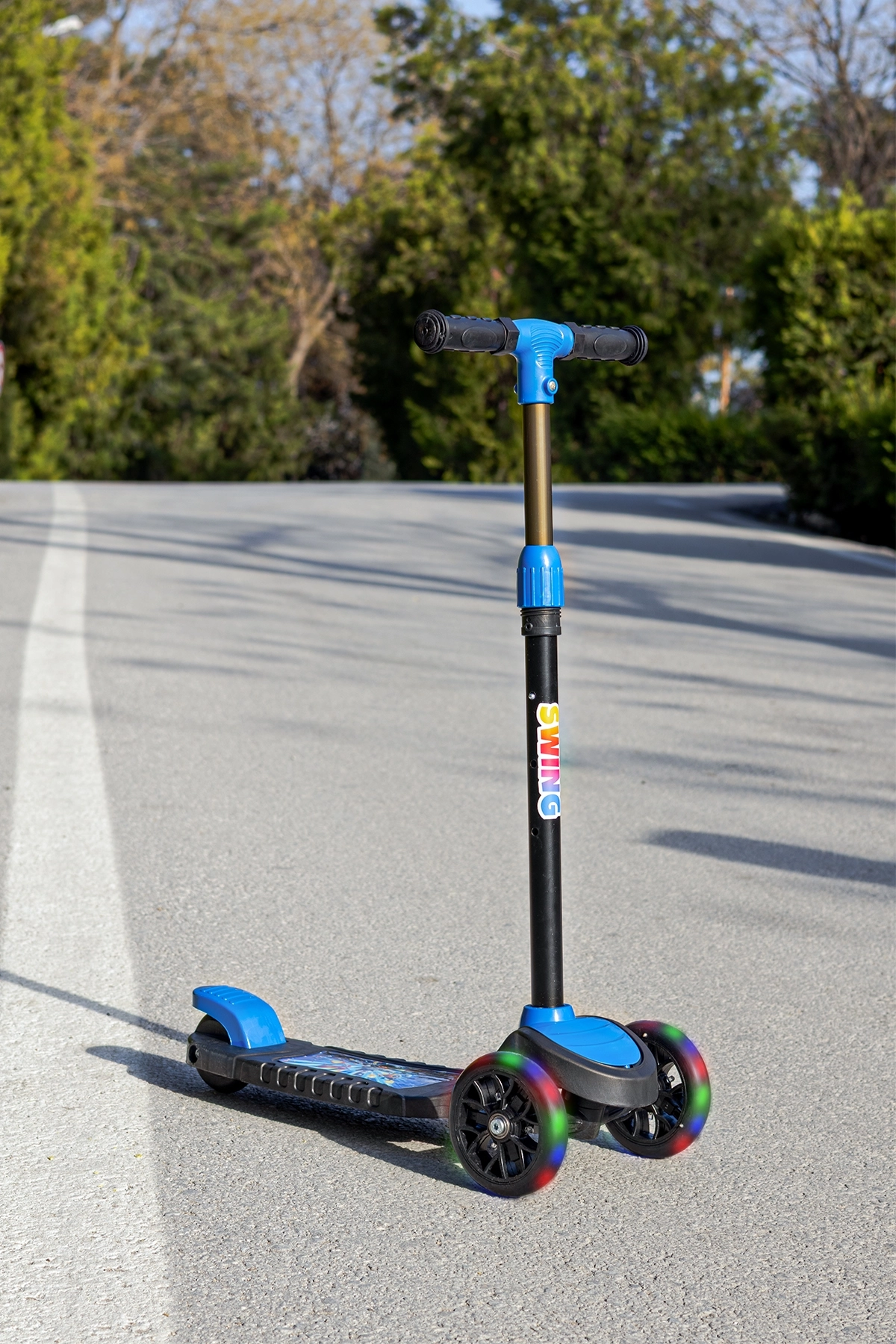 SWİNG MAVİ Led Işıklı 3 Tekerlekli Yükseklik Ayarlı Scooter +3 Yaş 40Kg Kapasiteli