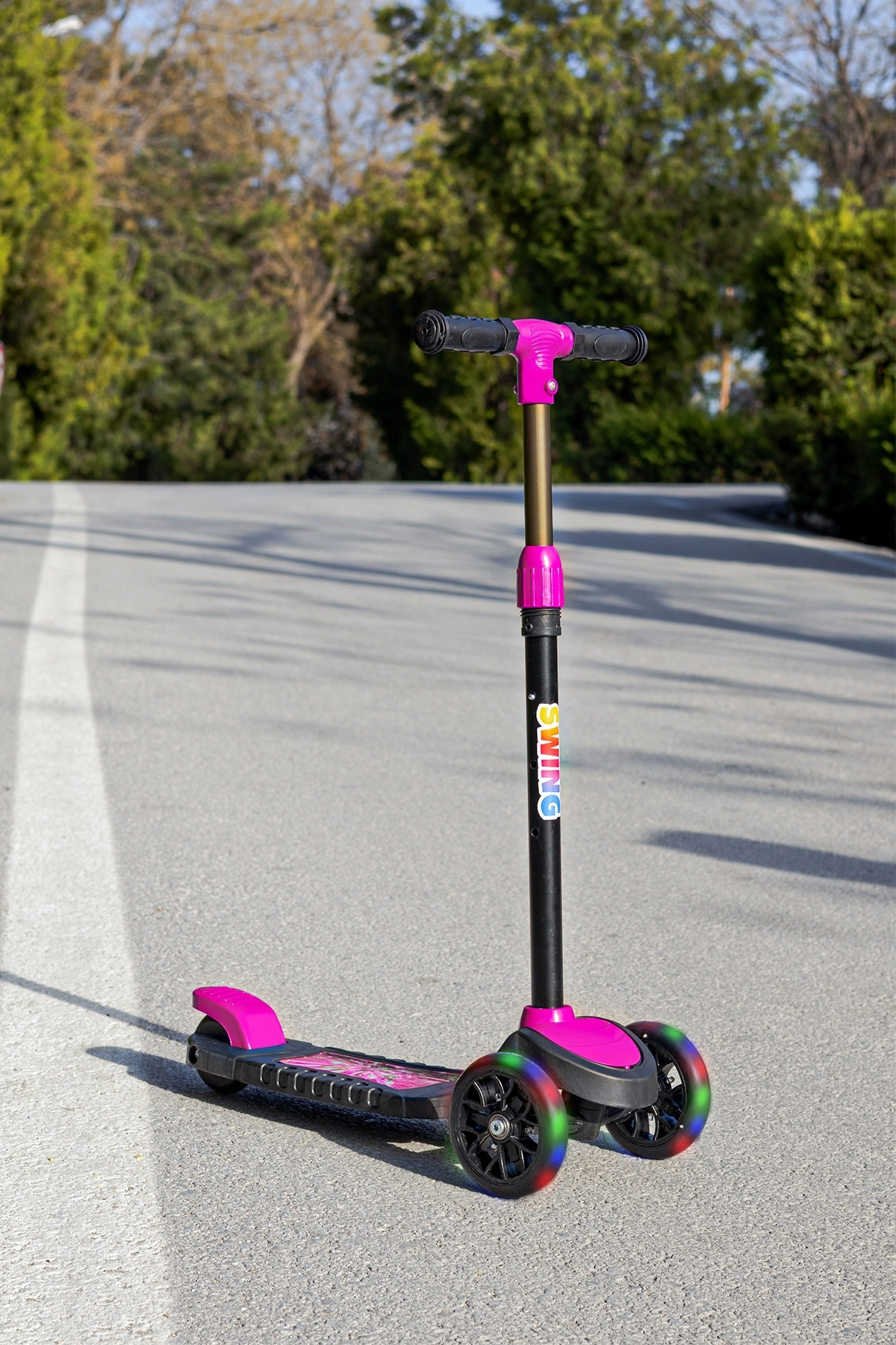 SWİNG PEMBE Led Işıklı 3 Tekerlekli Yükseklik Ayarlı Scooter +3 Yaş 40Kg Kapasiteli
