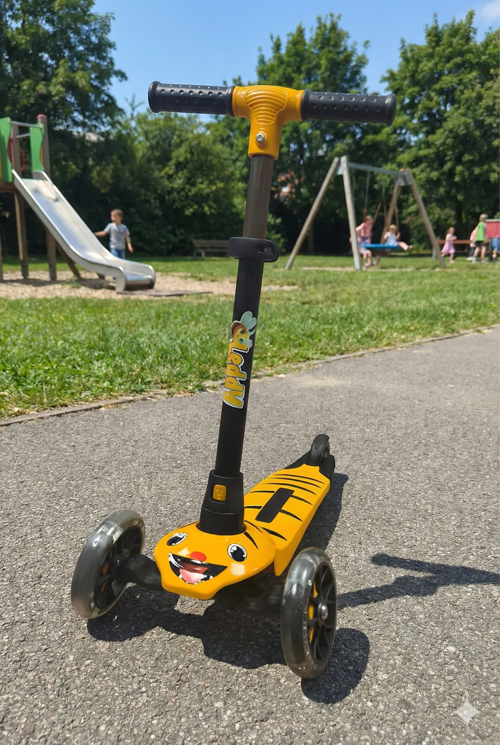 LEDDY ARI Led Işıklı 3 Tekerli 2+ Yaş Arası Max 50 Kg Taşıma Kapasitesi 3 Kademeli Scooter