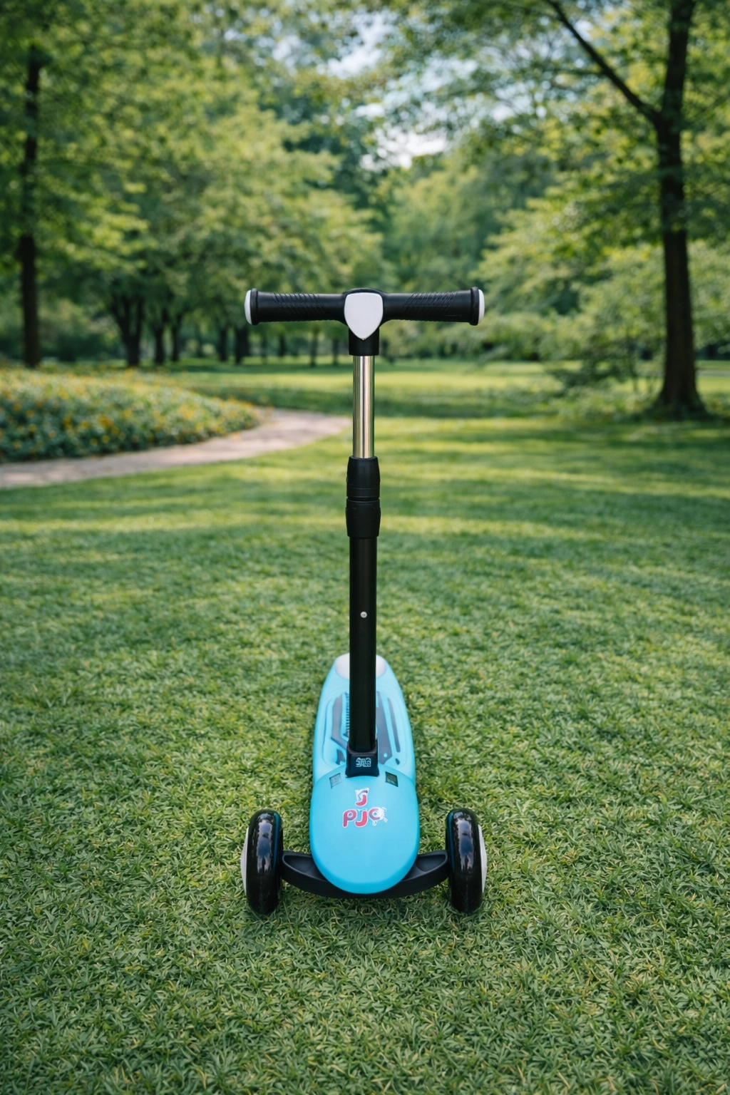 Pro Işıklı ve Katlanabilir Led Işıklı 3 Tekerlekli Çocuk Scooter 50kg Kapasite 3+yaş
