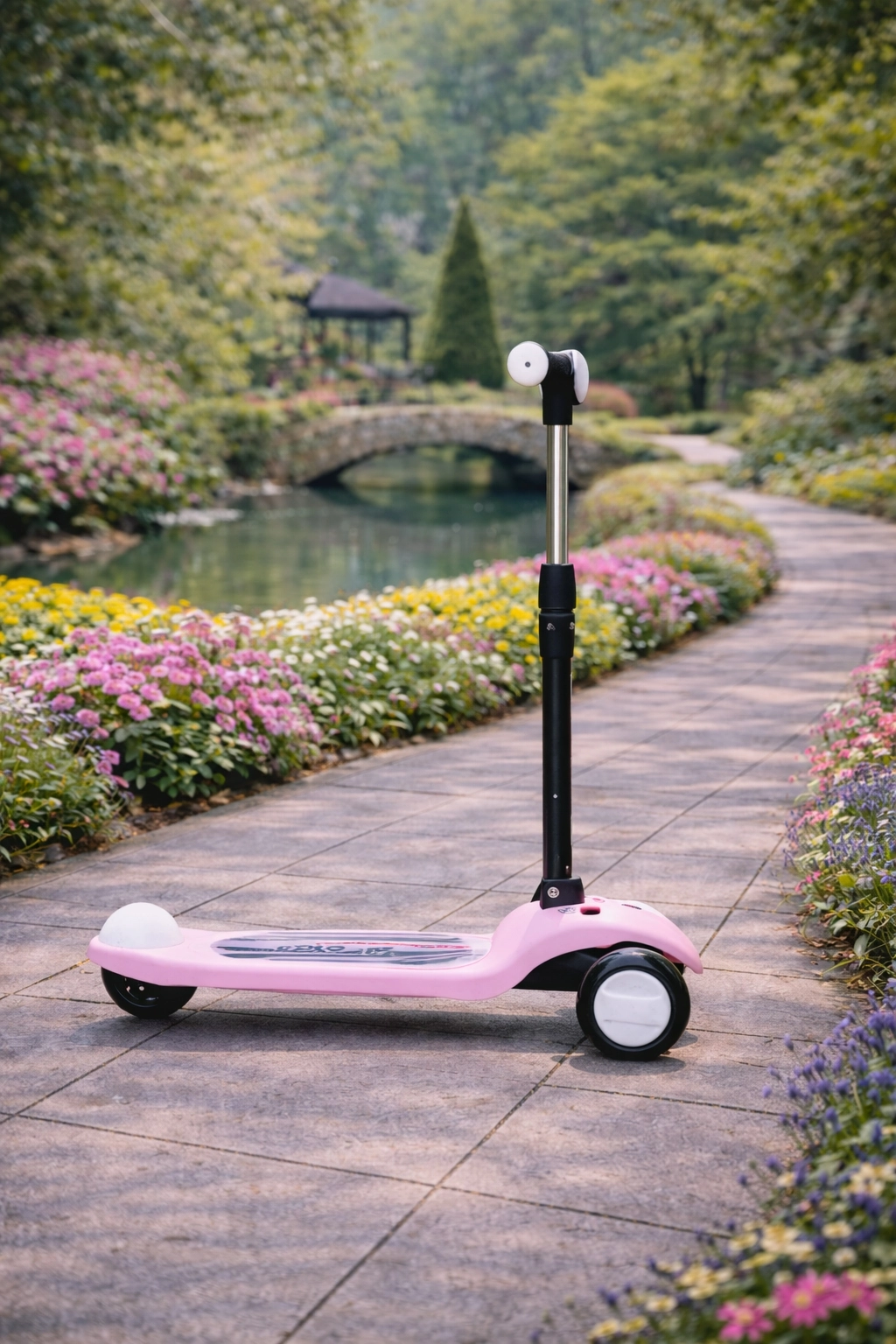 Pro Işıklı ve Katlanabilir Led Işıklı 3 Tekerlekli Çocuk Scooter 50kg Kapasite 3+yaş