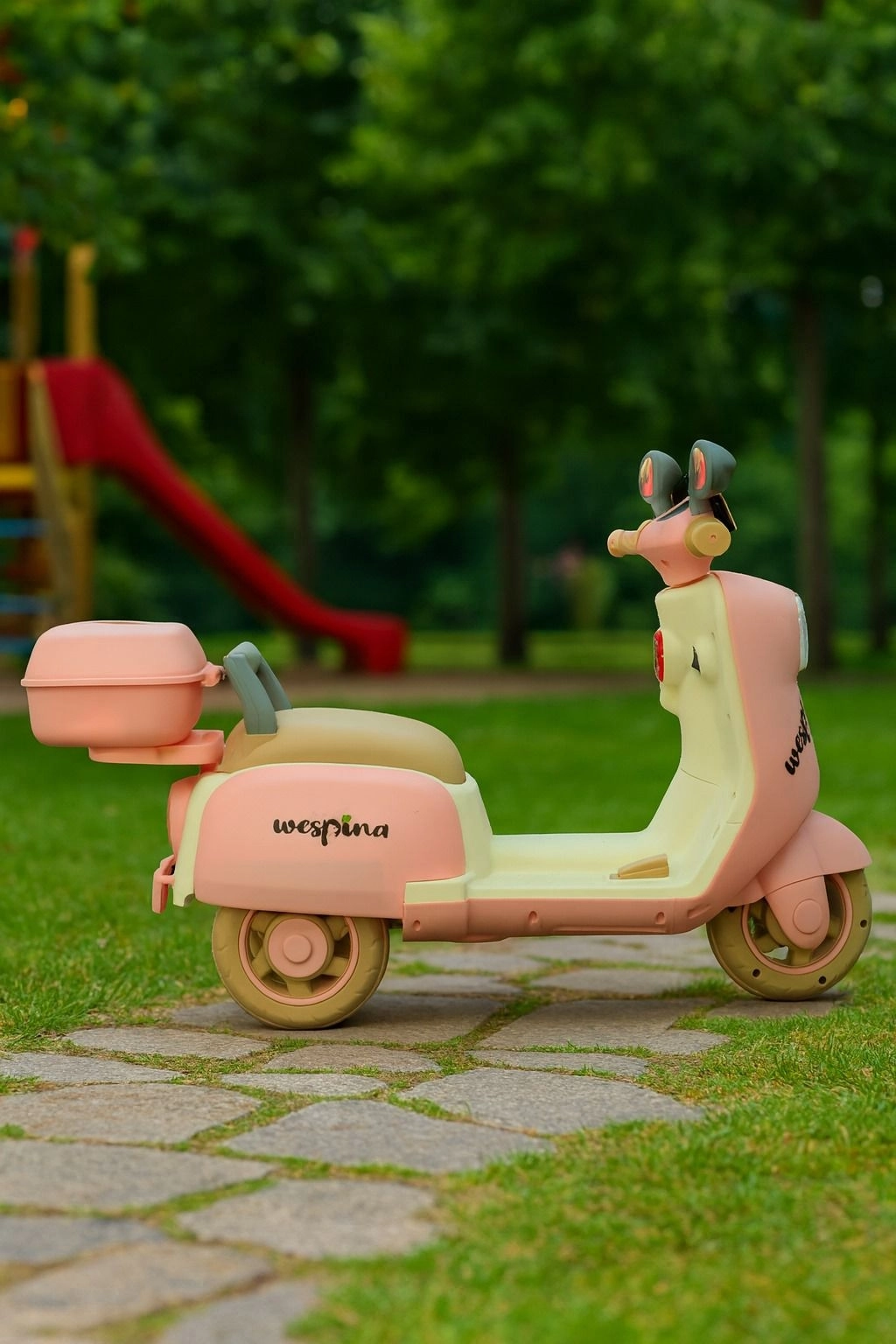 WESPİNA Akülü 3 Tekerlekli Çocuk Motoru Uzaktan Kumandalı 50 Kilo Taşıma Kapasiteli Müzik Çalarlı 1-6 Yaş