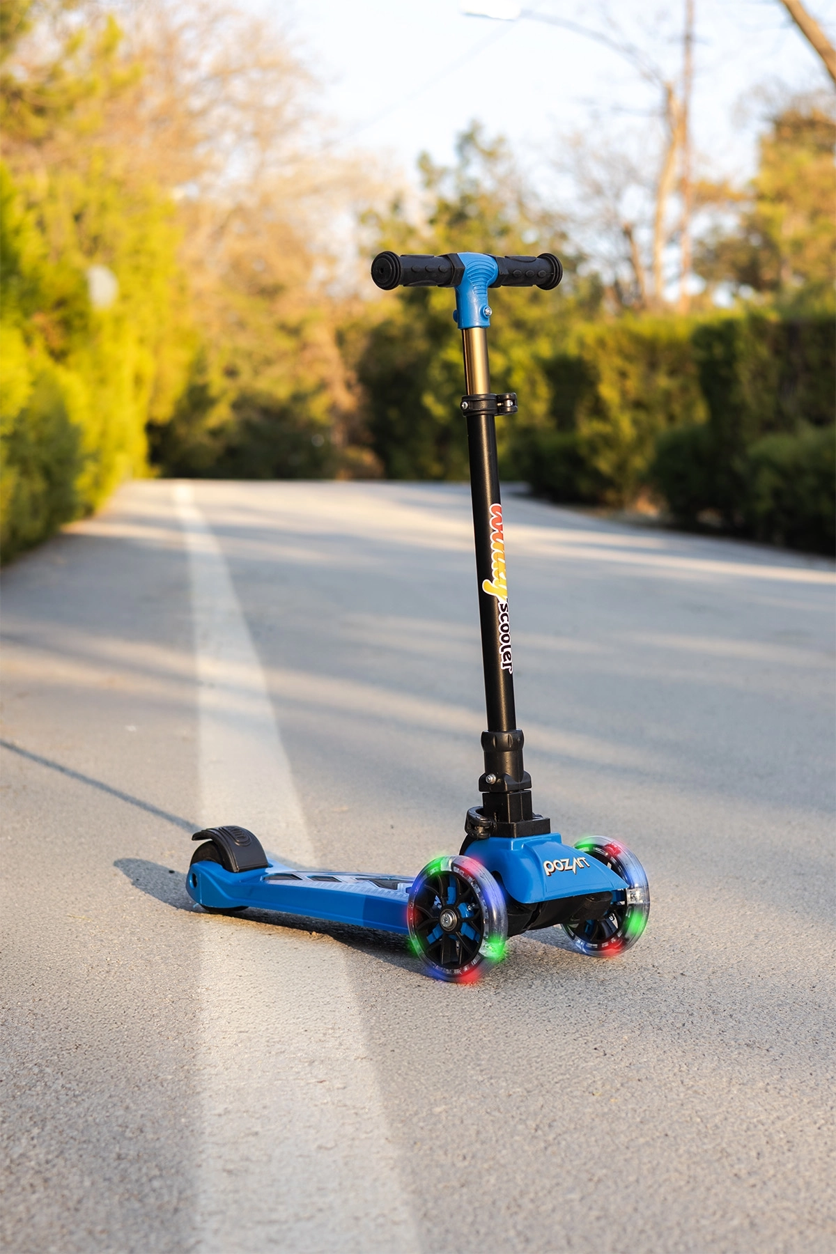 WİNKY MAVİ Led Işıklı 3 Tekerli Katlanabilir 5-9 Yaş Arası Max 90 Kg Taşıma Kapasitesi 3 kademeli Scooter